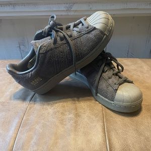 Mens adidas superstars size 6 or womens size 7.5